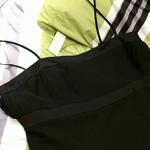 The little Black 👗 Dress - Picture 2 of 5